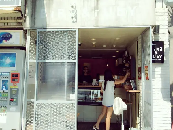フラッと