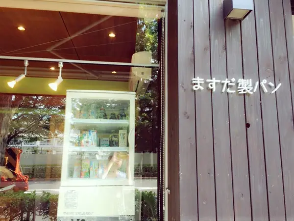 可愛らしい町のパン屋さん