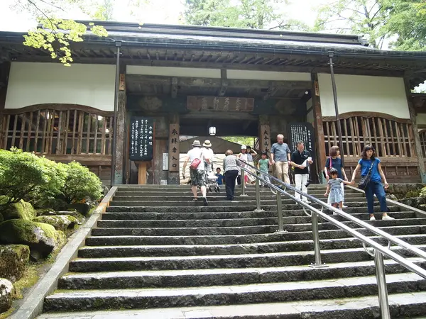 通用門