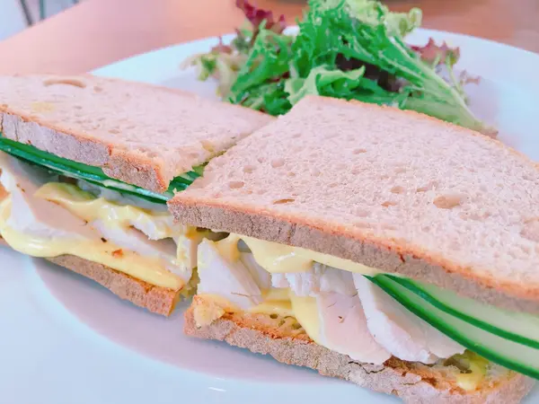 ランチのサンドイッチ