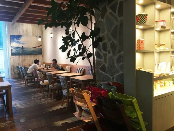 海を感じる店内