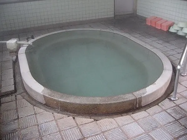 楕円形の湯船