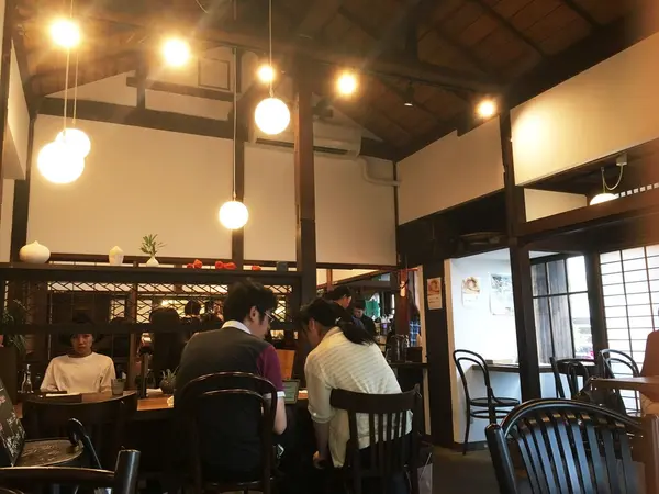 店内は落ち着いた雰囲気