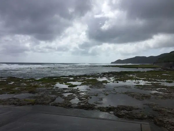 岩がゴツゴツ
