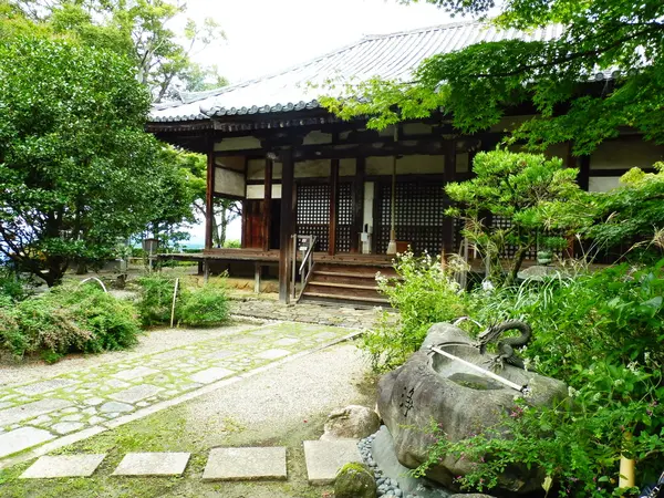志貴皇子ゆかりのお寺です