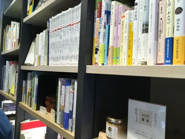 本も売ってるよ