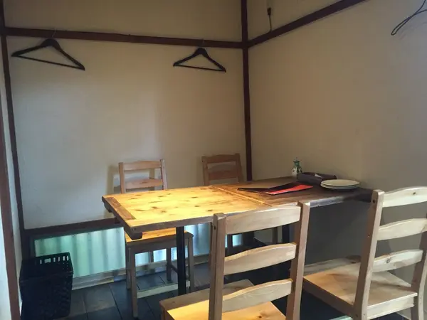 シンプルだけど、暖かみのある店内