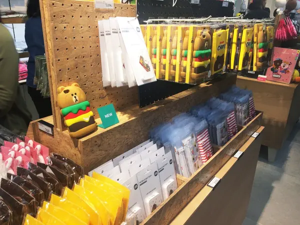 スマホケースからクッキーまであります！