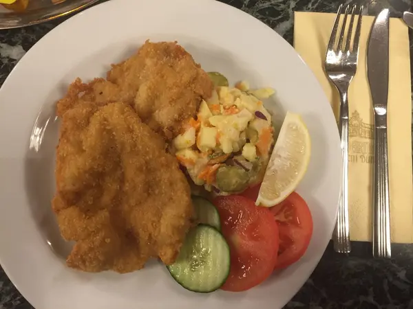 チェコ料理・シュニッツェル