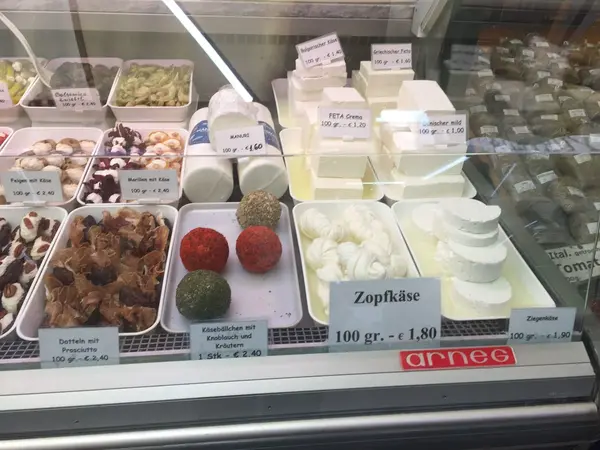 多国籍料理を食べ歩き！