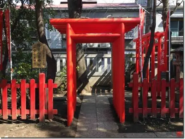 稲荷神社の雰囲気好きです