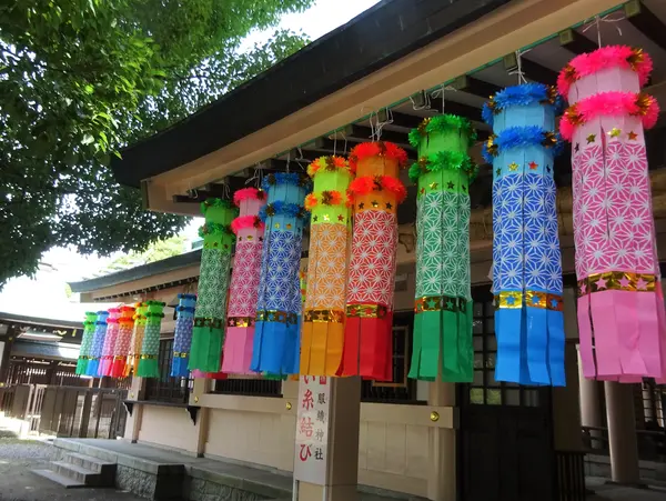 縁結びの服織神社
