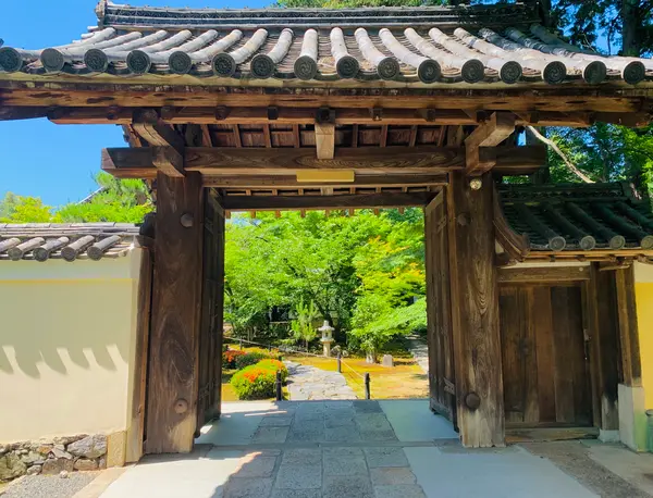 中門