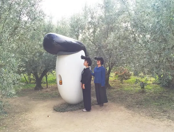 リーゼントのかつらをかぶって記念写真！