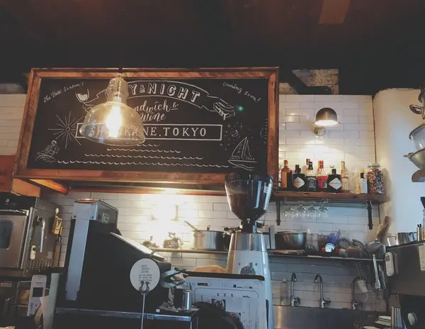小さい店内