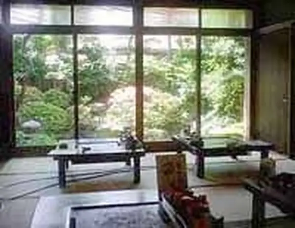 外の庭園を眺めながら食べるお好み焼き屋さんもこのお店ならでは◡̈