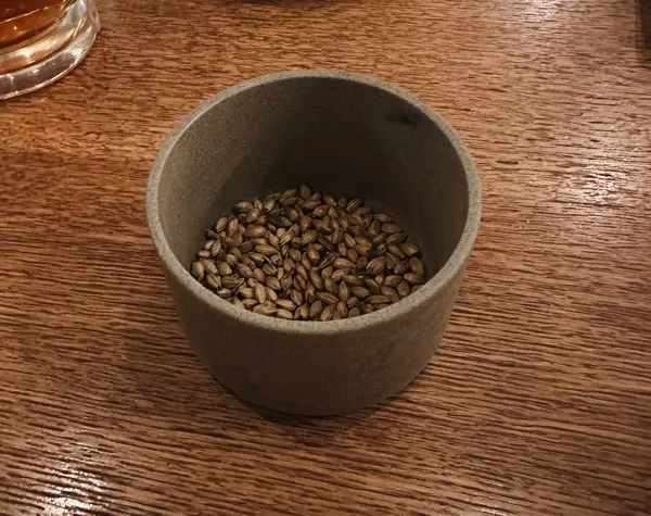 麦芽をおつまみにもらえました