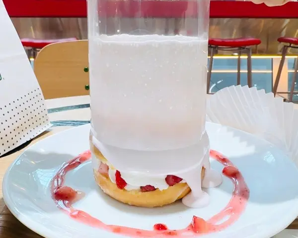 シートを上へ持ち上げると、クリームが流れる仕組み