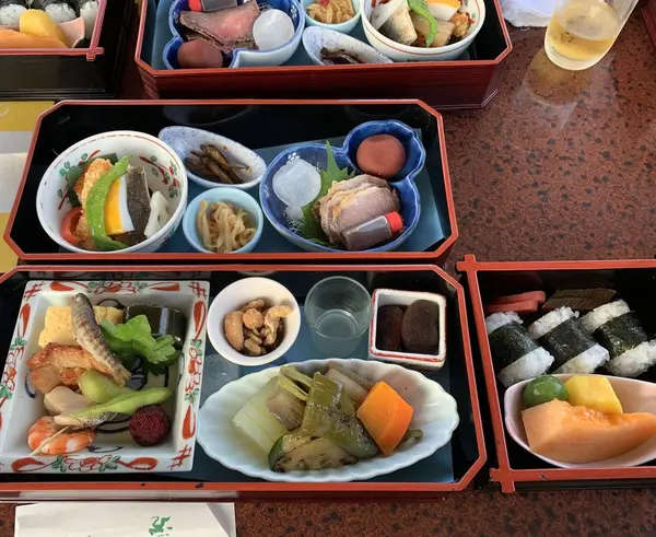 船でのお食事