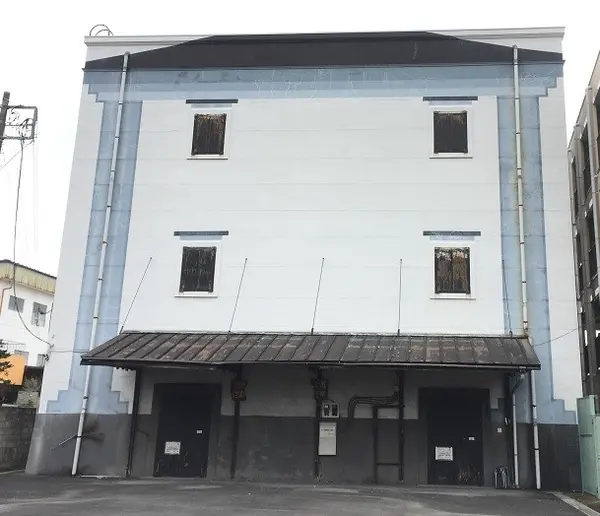 昔は銀行の倉庫でした♪