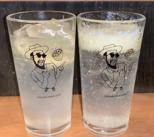 白レモンサワー(左:480円)と本気レモンサワー(右:550円)