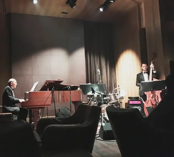 バーで生演奏