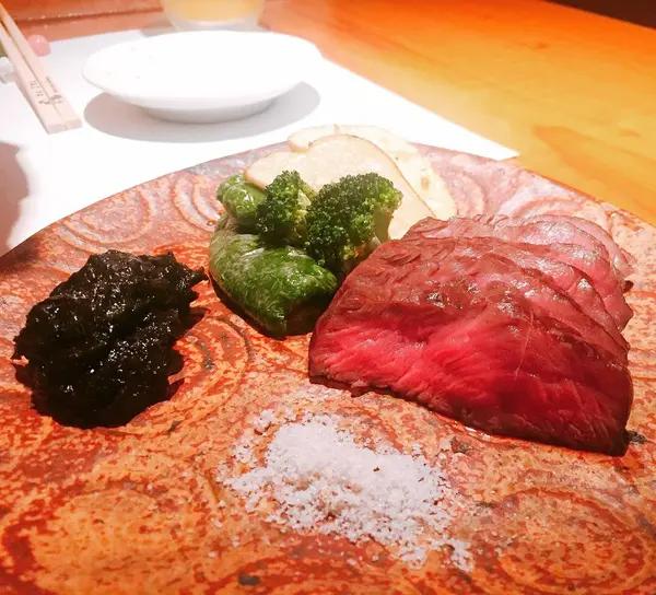 宮崎黒毛和牛の炭火炙り