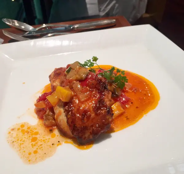 こちらはお肉。鶏肉のラタトゥイユ！