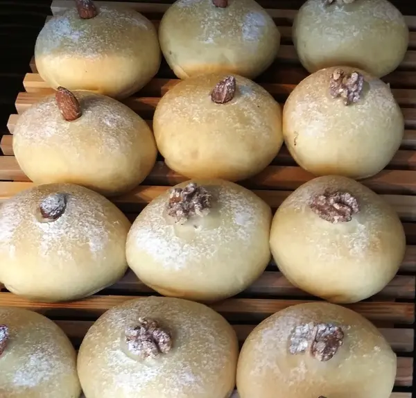 シンボルパン：白あんパン