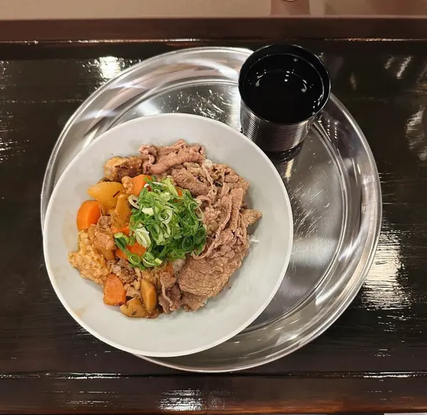 牛めしと煮込みのあいがけ