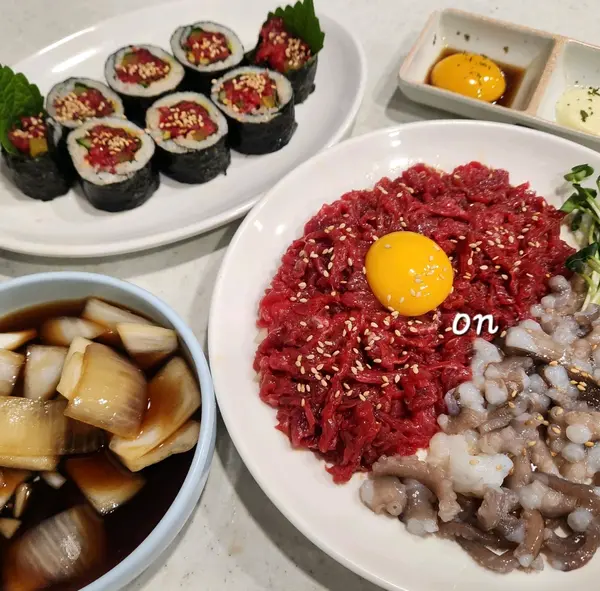 生タコ＆ユッケ🐙ユッケ巻き