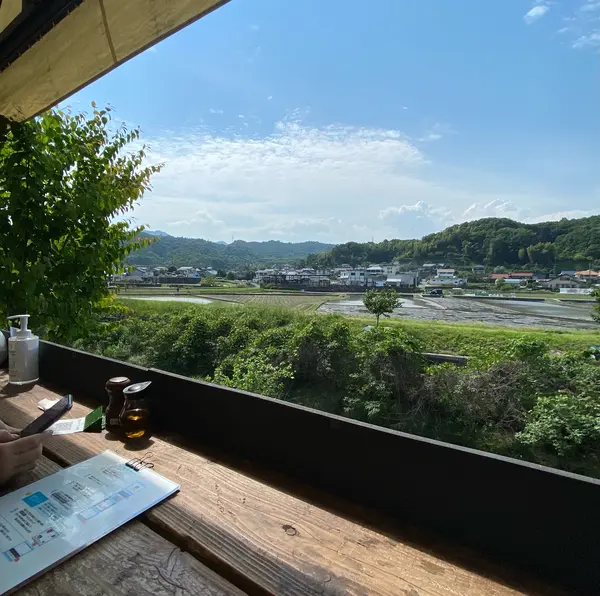 いい天気の日はぜひテラス席へ！