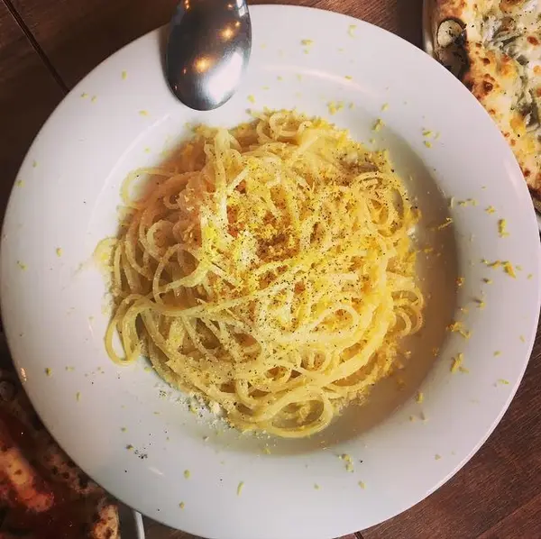 パルミジャーノと黒胡椒とレモン