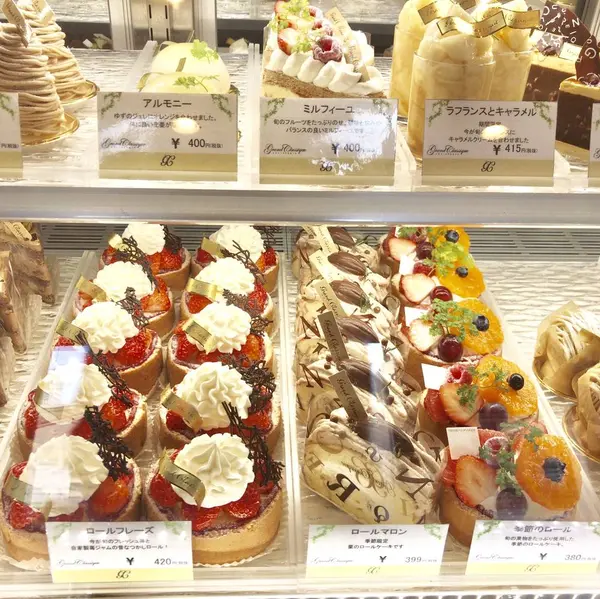 ロールケーキを大にしたケーキたち