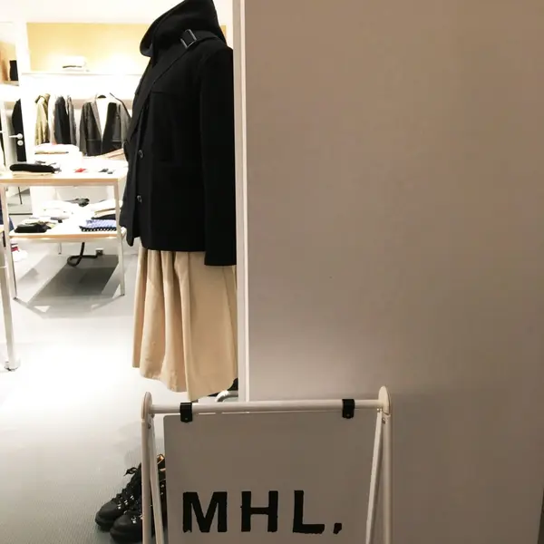 シンプルでモダンな日常着