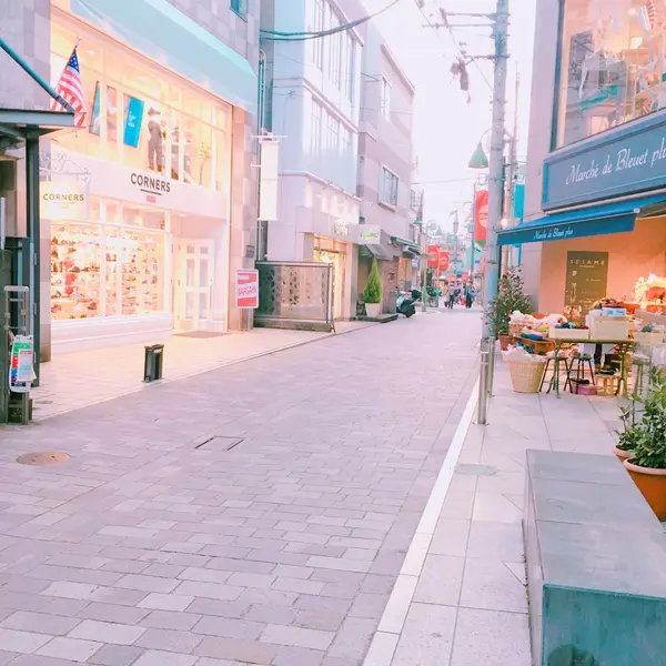 ヴィレヴァンを出ると、おしゃれなお店が！