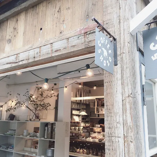 小さくて可愛い店内