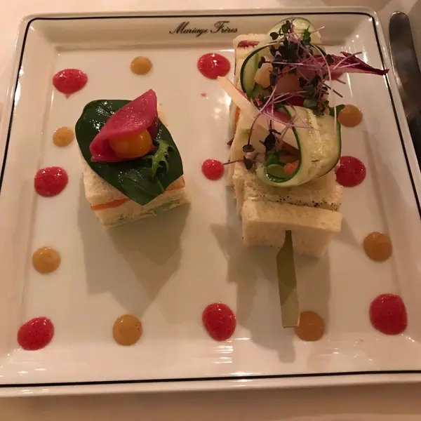サンドイッチのランチ