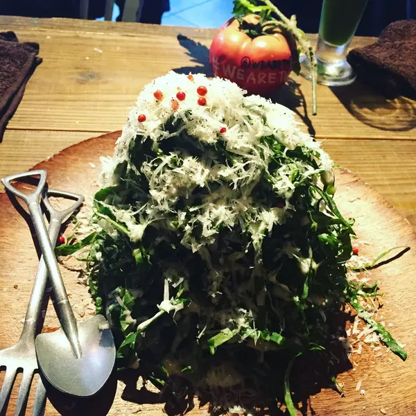 ケール山盛りサラダ