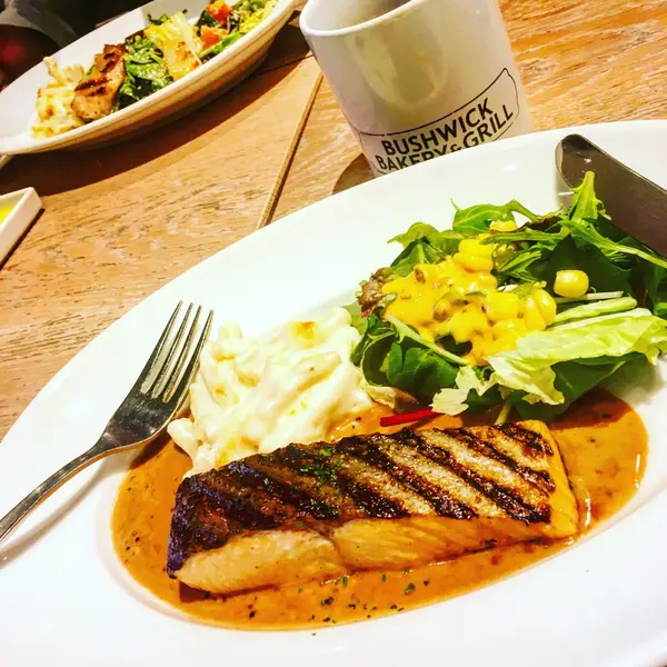 サーモン、チキン、ハンバーグ、クラムチャウダー‥何を食べても美味しい(o^^o)