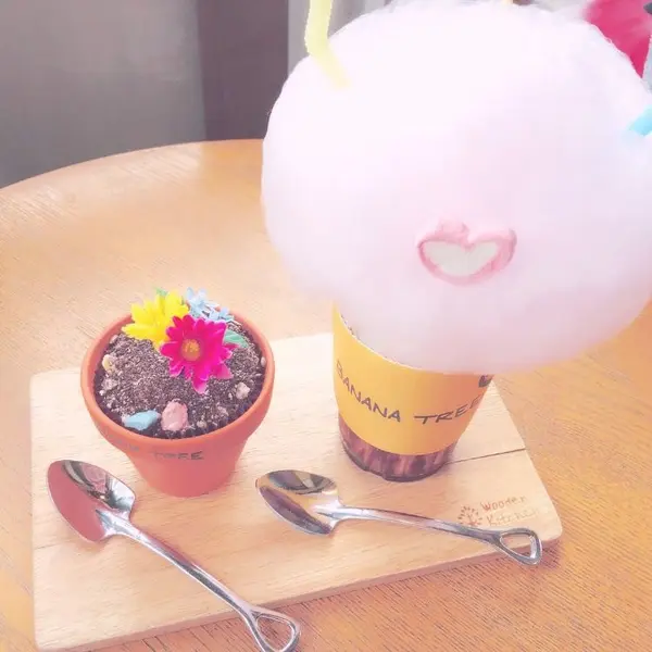 わたあめの乗っているジュースのピスタチオ味は絶対やめといた方がいいです😰💭