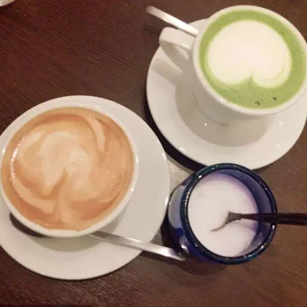 カフェラテと抹茶塩キャラメルラテ