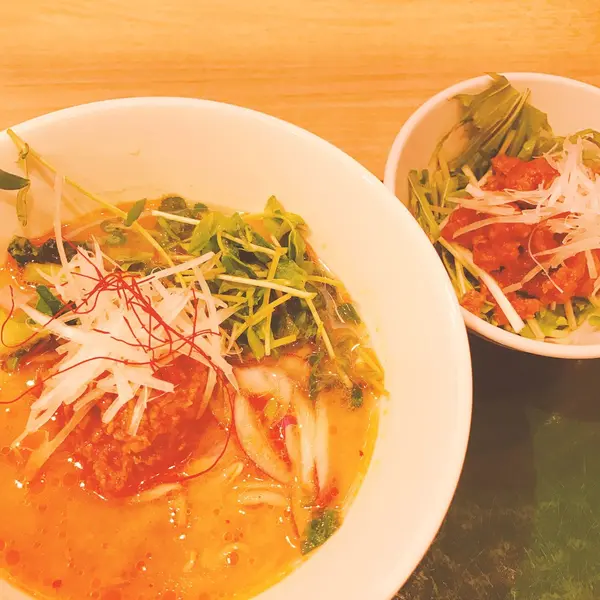 白ゴマ坦々。あっさりしていて食べやすい！
