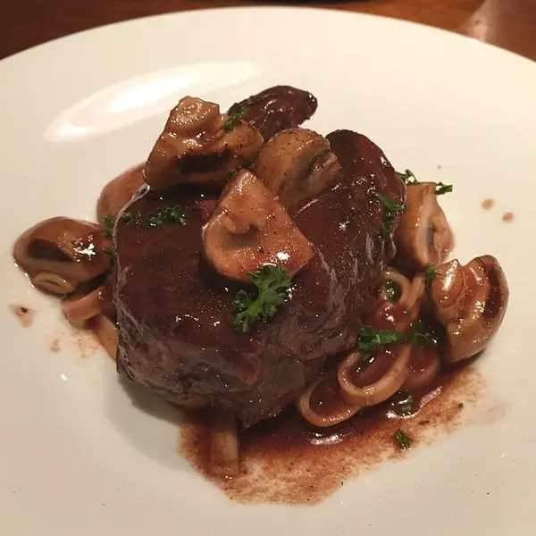 牛バラ肉のワイン煮込み