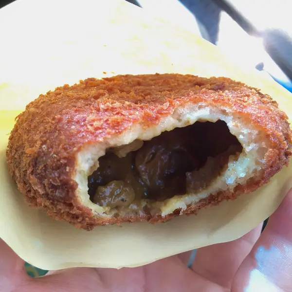 カレーパンは欠かせません！