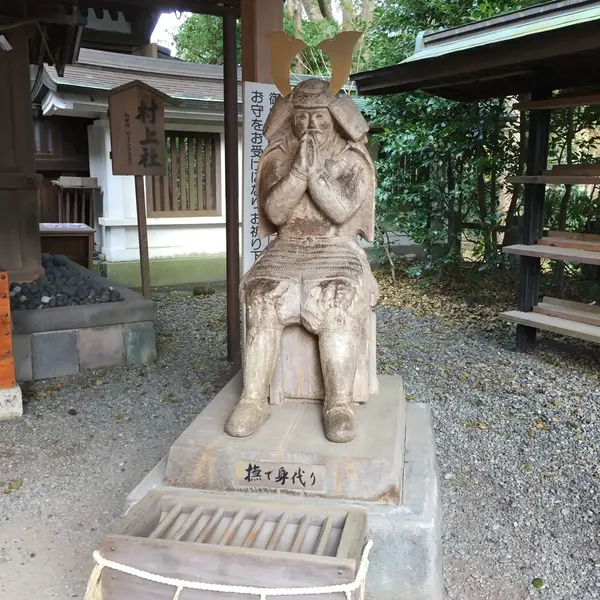 村上義光像(撫で身代り様)