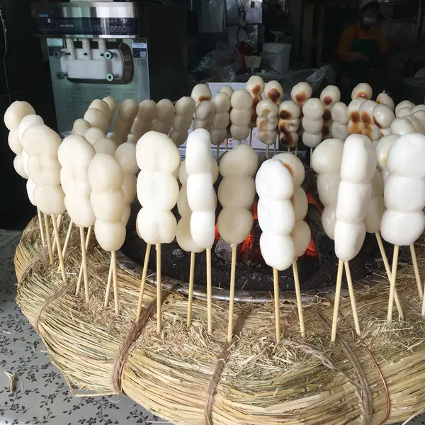 お餅のメリーゴーランドやぁ！