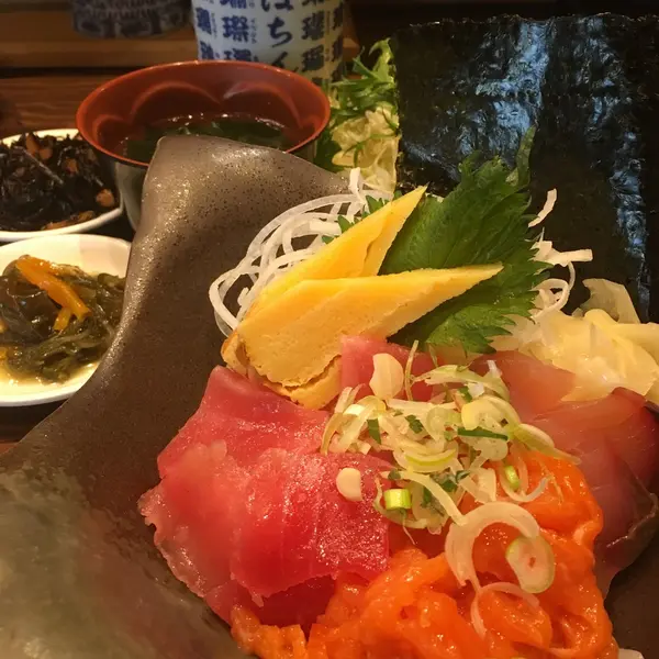 三色丼