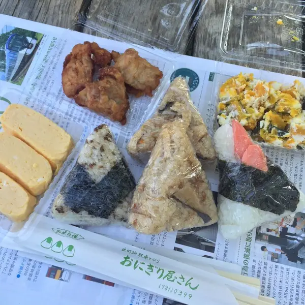 おにぎりとお惣菜たち