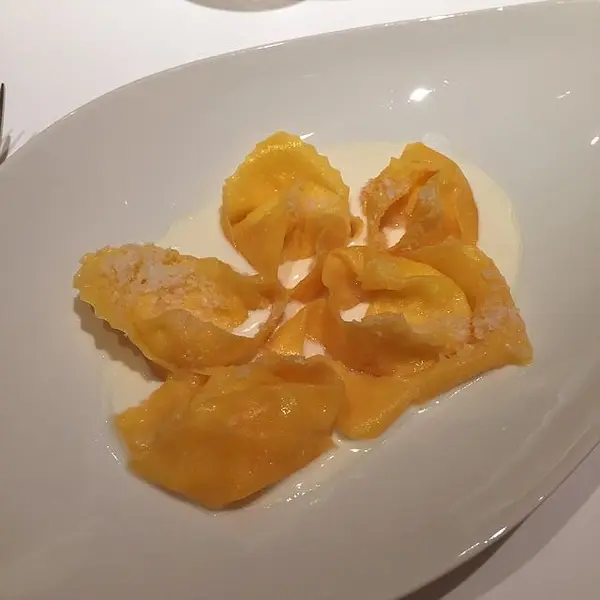 4種のチーズを包み込んだラヴィオリ